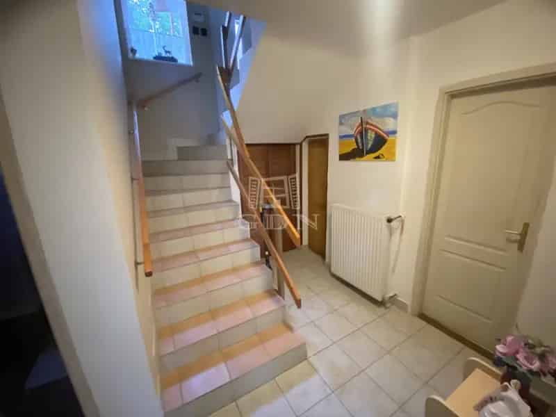 Ház Kiadó , Szentendre, Közép-Magyarország
