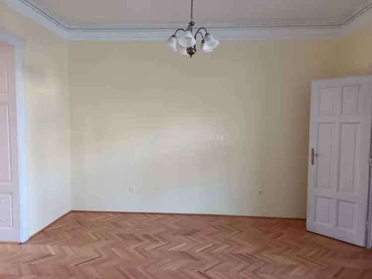 88 m2-es Polgári Stílusú Iroda Szegeden Kiadó