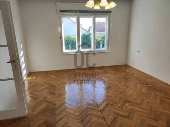 Szekszárdi eladó családi ház, H499084