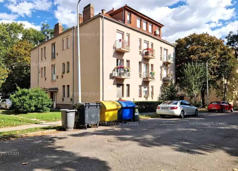 ELADÓ frissen felújított, 39 m2-es, első FÖLDSZINTI téglalakás Szekszárd központjában.