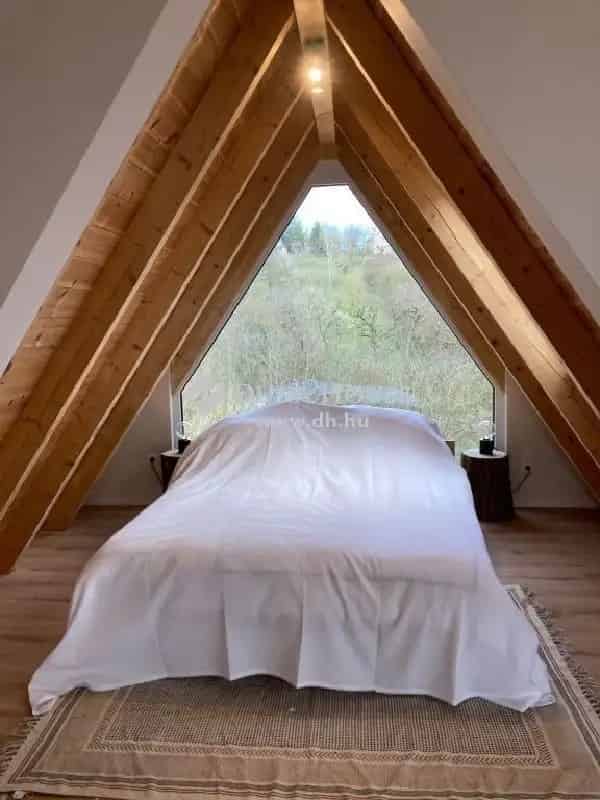 Dunakanyar panorámás családi ház jakuzzival és szaunával