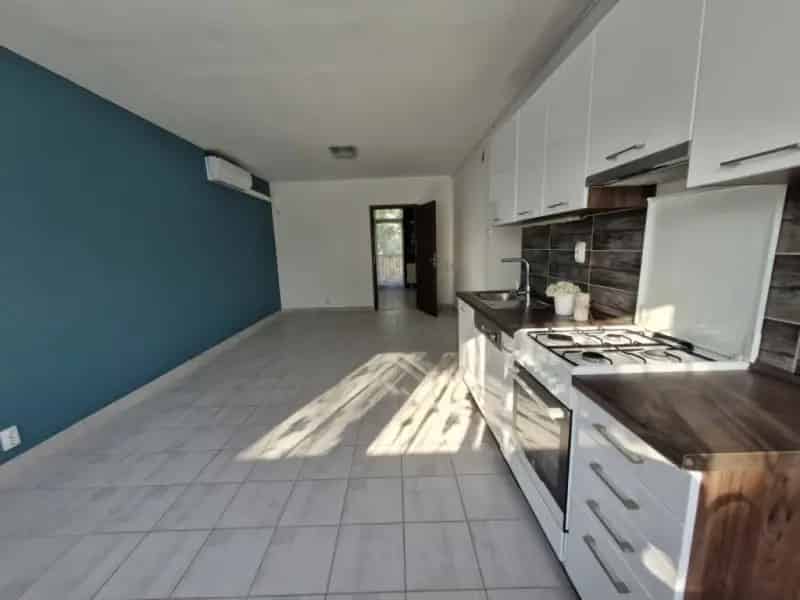 Pécs Kertváros 58 m2-es Felújított Panellakás Kiadó