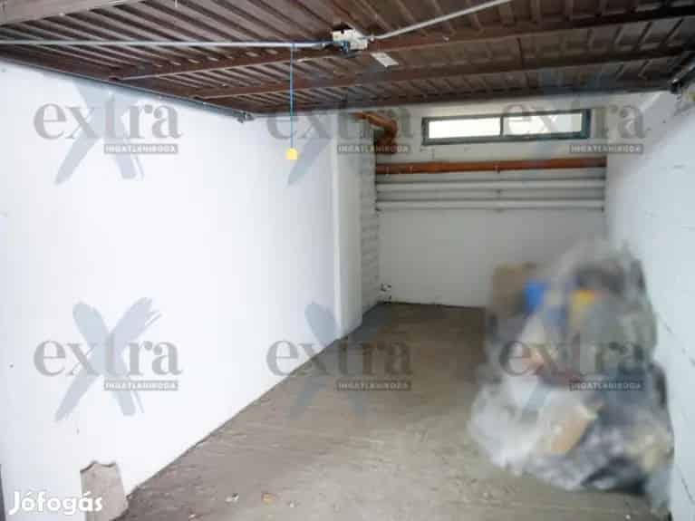 Újszegedi garázs eladó - 12 25 m2 - Mélygarázs