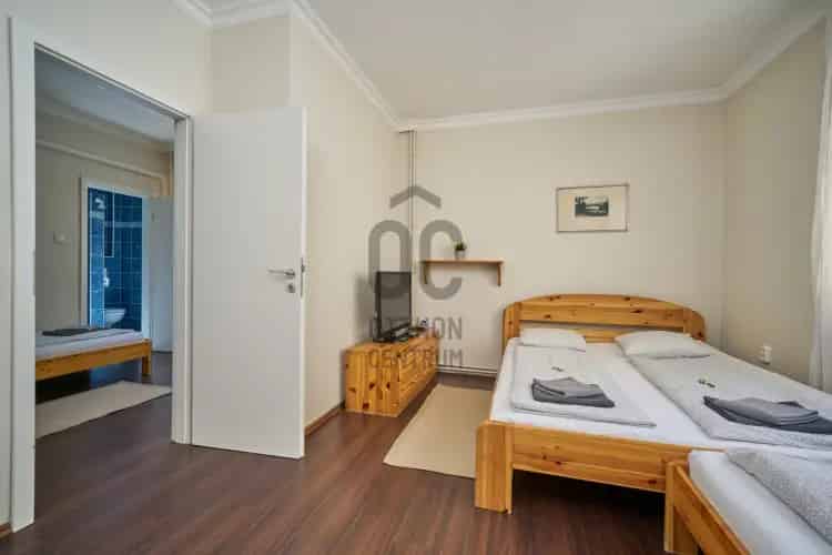 Visegrádi eladó kereskedelmi ingatlan, UZ017747
