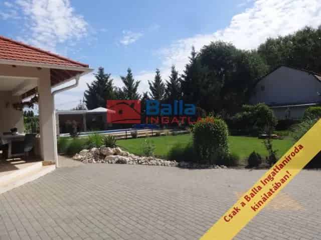 Eladó családi ház Tiszakécskén - 3 szoba, medence, 2000 m2 telek