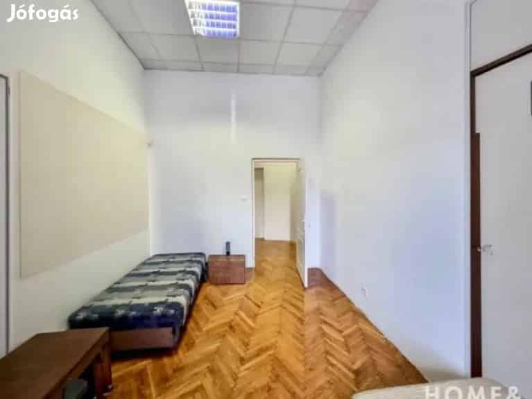 118 nm-es 4 hálószobás belvárosi lakás eladó Szegeden