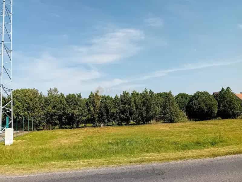 Telek Kiadó , Gönyű, Dunántúl