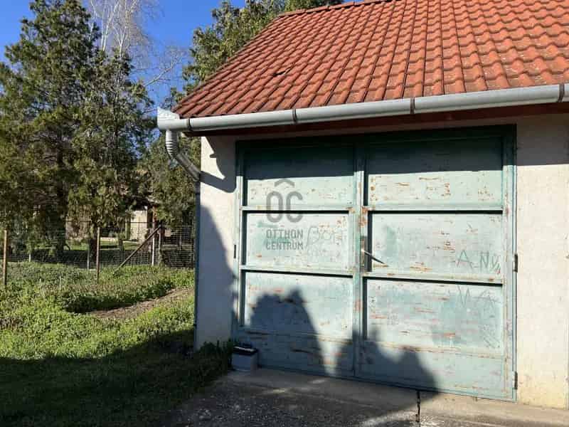 Szekszárd Hegyalja utca Garázs Eladó