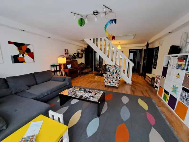 Ház Kiadó , Budapest, Közép-Magyarország