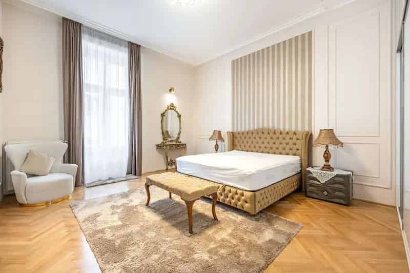 Bazilikára néző elegáns Andrássy úti lakás ELADÓ
