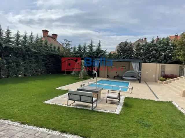 Budaörsi Luxusvilla Eladó 6 Szoba Medencével