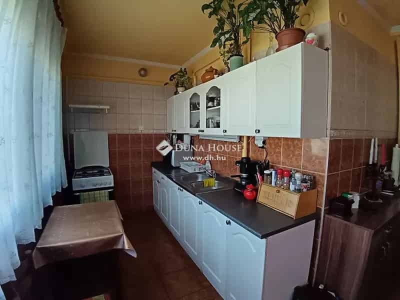 Cegléd városközpont - 62m2-es erkélyes lakás eladó