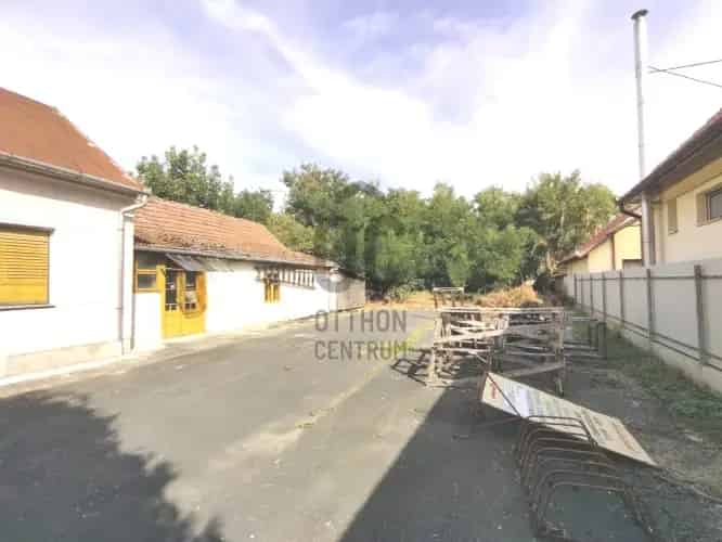 Biharkeresztesi eladó kereskedelmi ingatlan, UZ015205