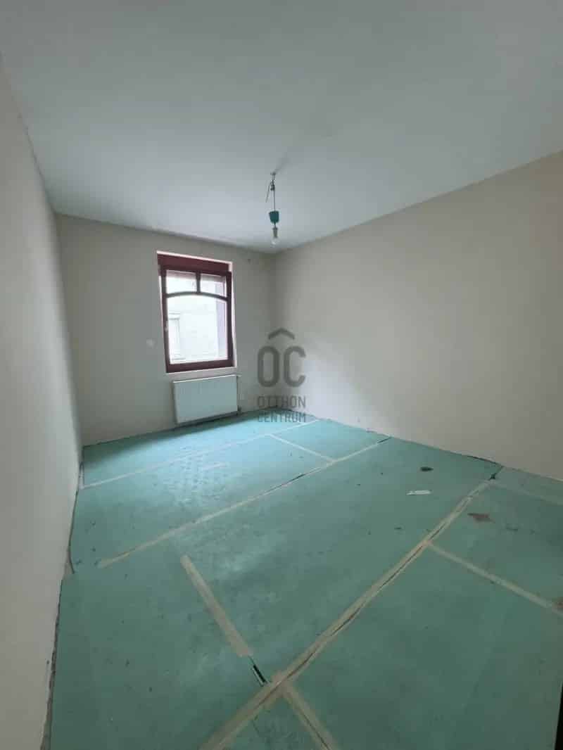 97 77nm 3 szoba nappali földszinti lakás saját kerttel