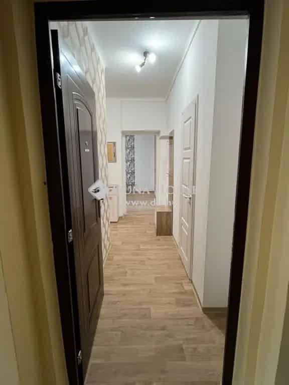 Ház Kiadó , Komló, Dunántúl