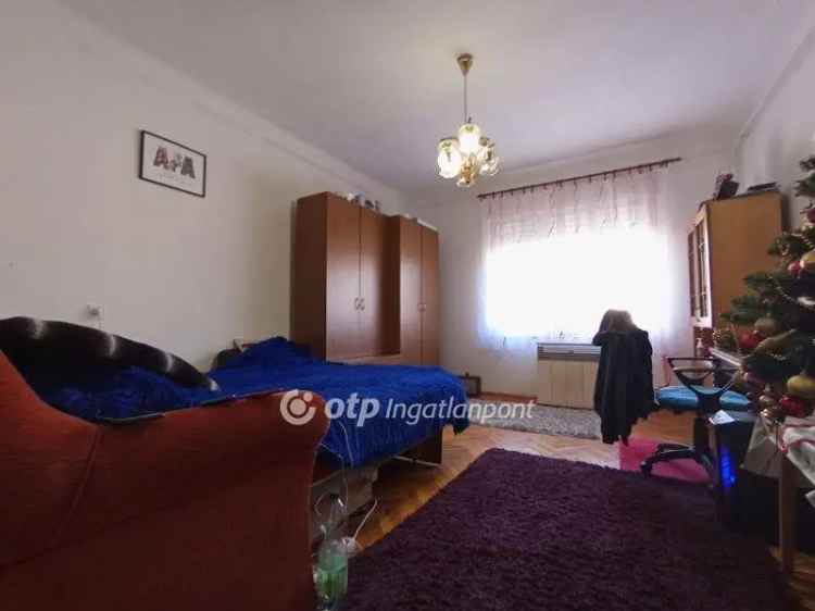 66 5 m2-es családi ház Karácsondon