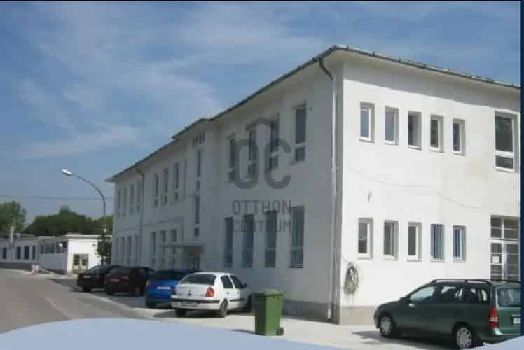Törökbálinti eladó kereskedelmi ingatlan, UZ005945