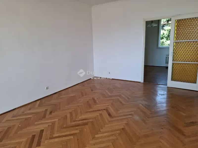 56 nm-es 2 szobás lakás Szombathelyen felújítandó