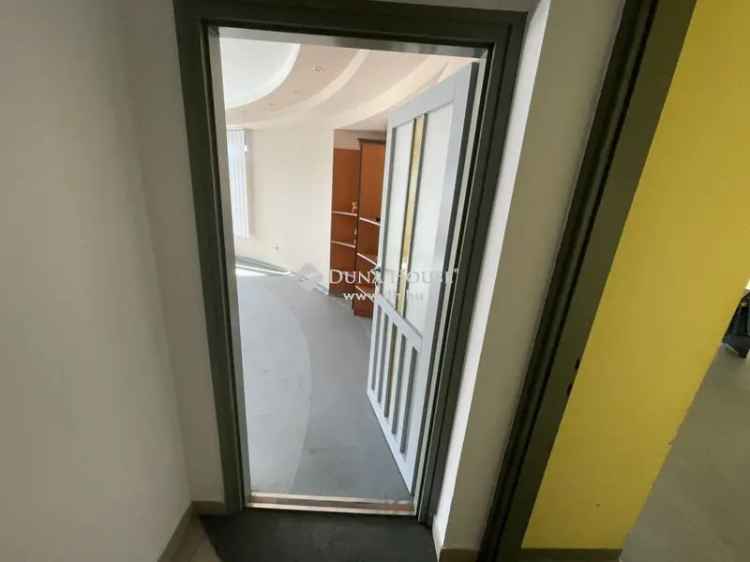 Kecskemét belváros 260 nm-es iroda kiadó 18 helyiséggel