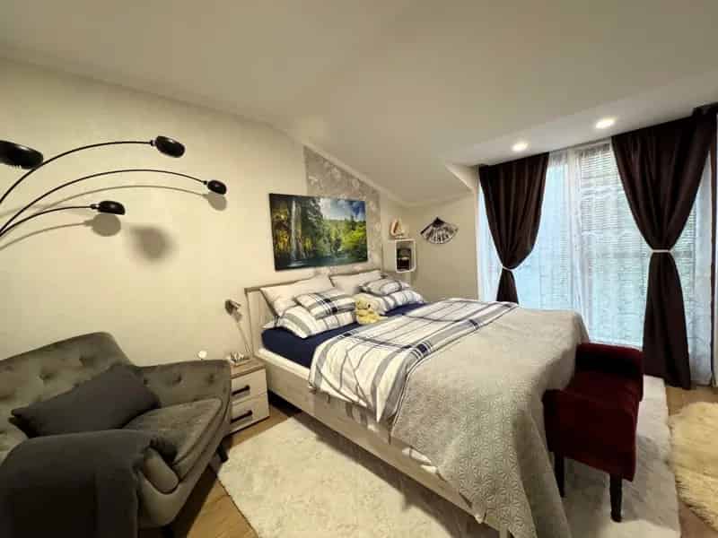 Ház Kiadó , Budapest, Közép-Magyarország