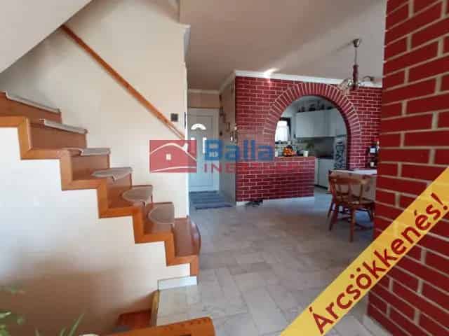 Csömöri családi ház eladó - 220m², 5 szoba, medence, garázs