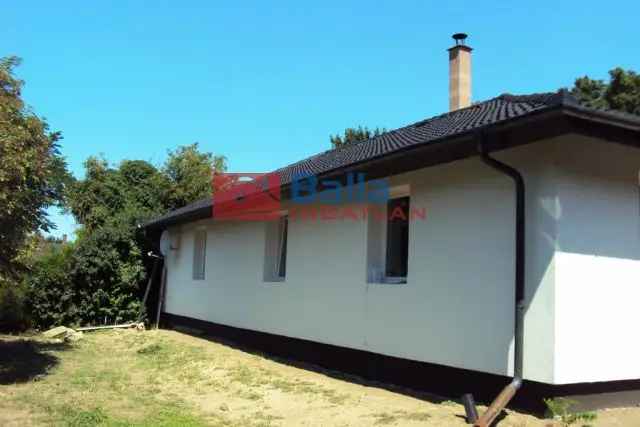 Gárdony , Kossuth utca