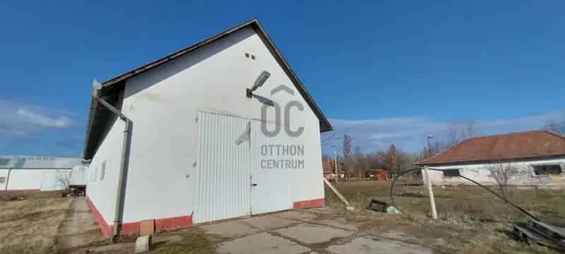 Nyársapáti eladó kereskedelmi ingatlan, UZ018671