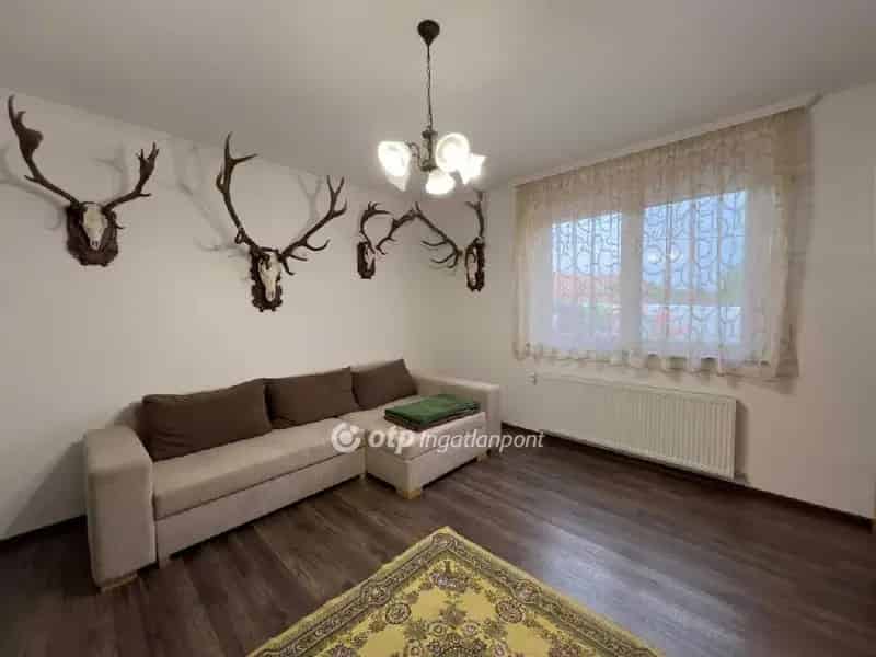 Ház Kiadó , Ceglédi járás, Közép-Magyarország