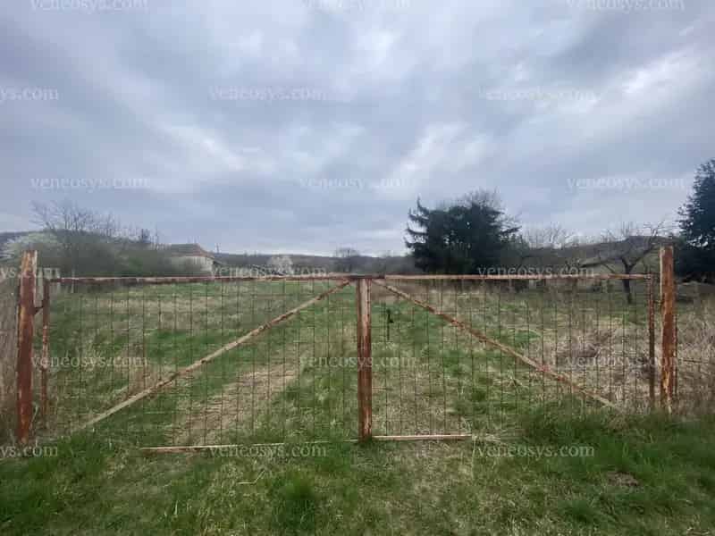 ELADÓ 2342 m² BELTERÜLETI építési telek Monokon!