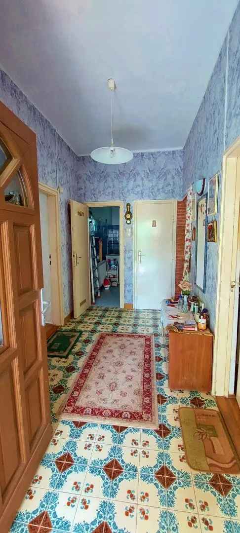 Ház Kiadó , Budapest, Közép-Magyarország