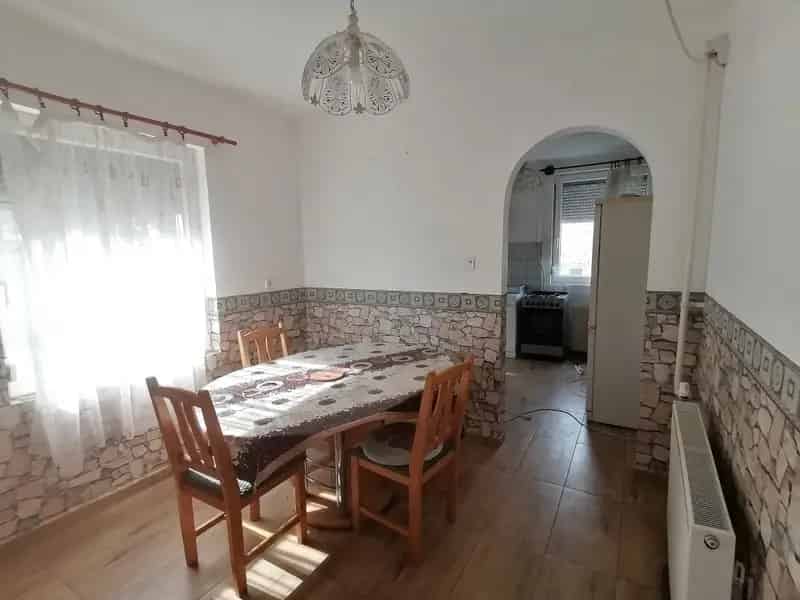 Ház Kiadó , Dunaújvárosi járás, Dunántúl