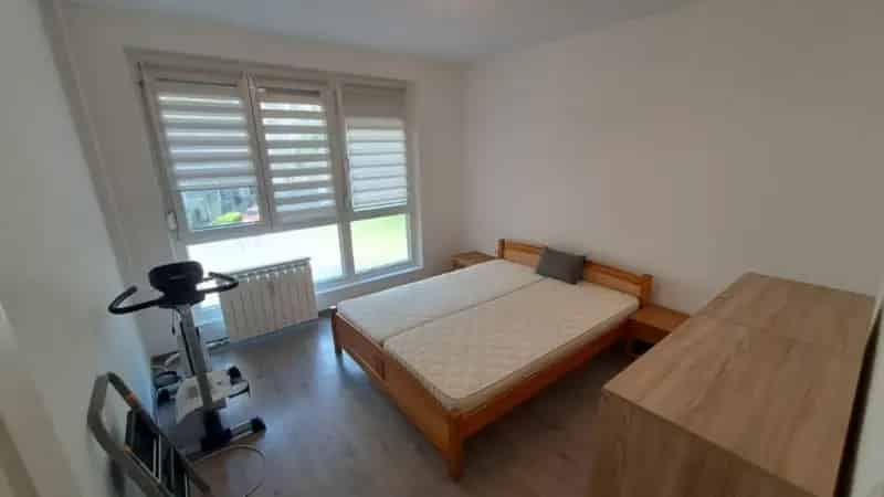Pécs Kertváros 2 5 szobás bútorozott erkélyes lakás kiadó