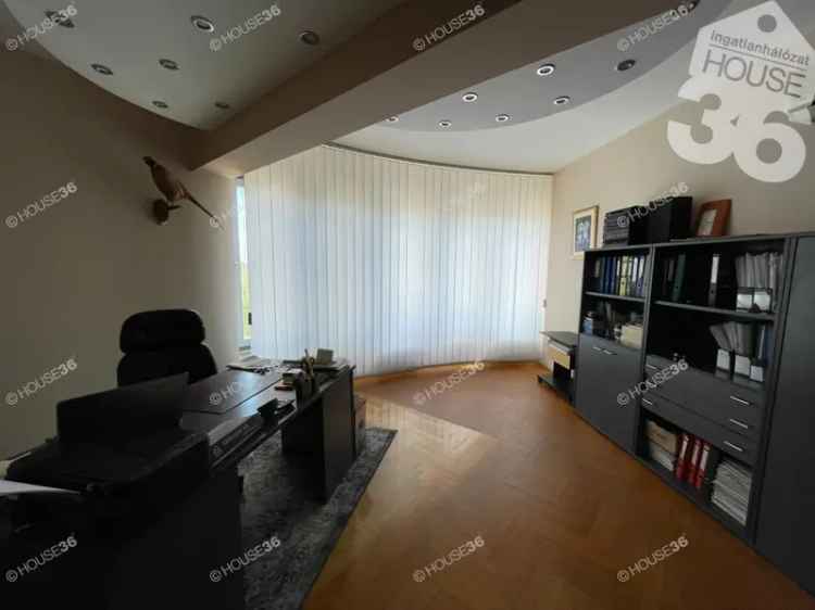 Kecskemét Belváros 150m2-es Iroda Kiadó