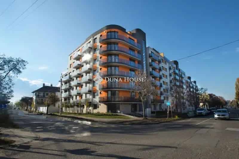 Garázs Kiadó , Budapest, Közép-Magyarország