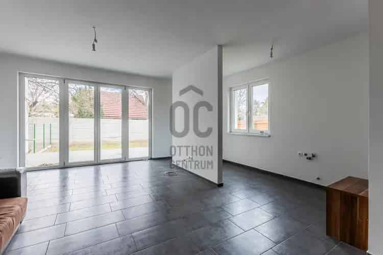Dunakeszii eladó újépítésű ikerház, U0047844