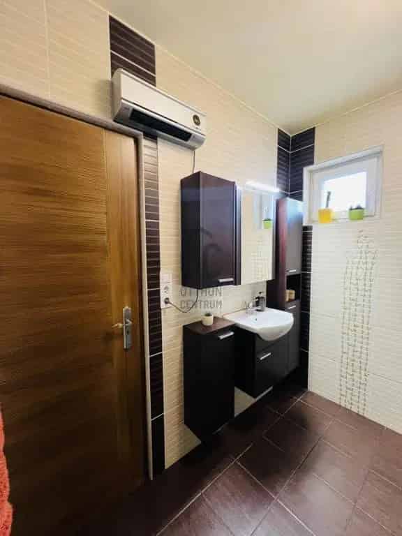 Ház Kiadó , Budapest, Közép-Magyarország