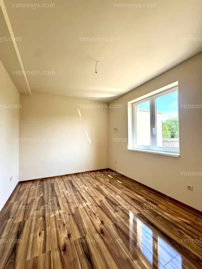 Exkluzív földszinti lakás 300 nm kerttel és garázzsal