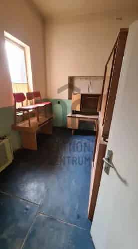 Ajkai eladó kereskedelmi ingatlan, UZ015585