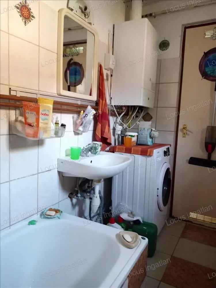 Ház Kiadó , Nagykátai járás, Közép-Magyarország