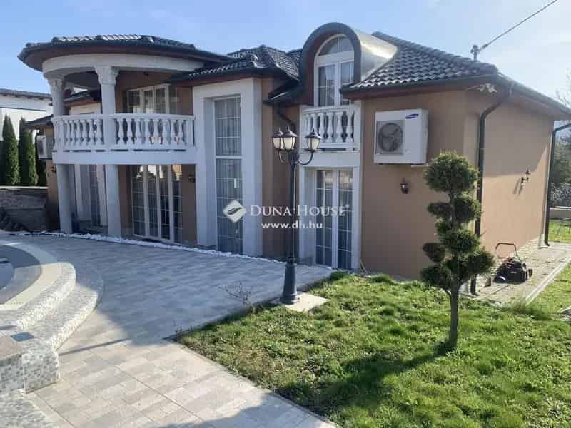 Exkluziv 322 nm-es csaladhaz Urom-hegyen panoramassal