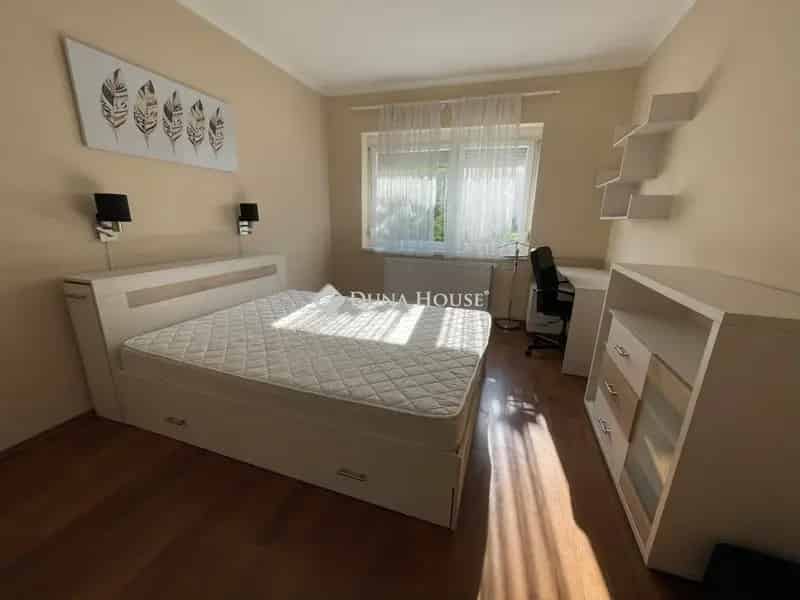 Lakás Kiadó , 9, Bajcsy-Zsilinszky utca, Pécs, Dunántúl