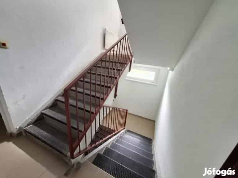 Makkosháza 2 szobás felújított panel lakás eladó