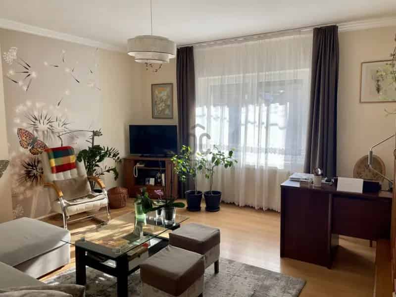 Ház Kiadó , Vasút utca, Szombathely, Dunántúl