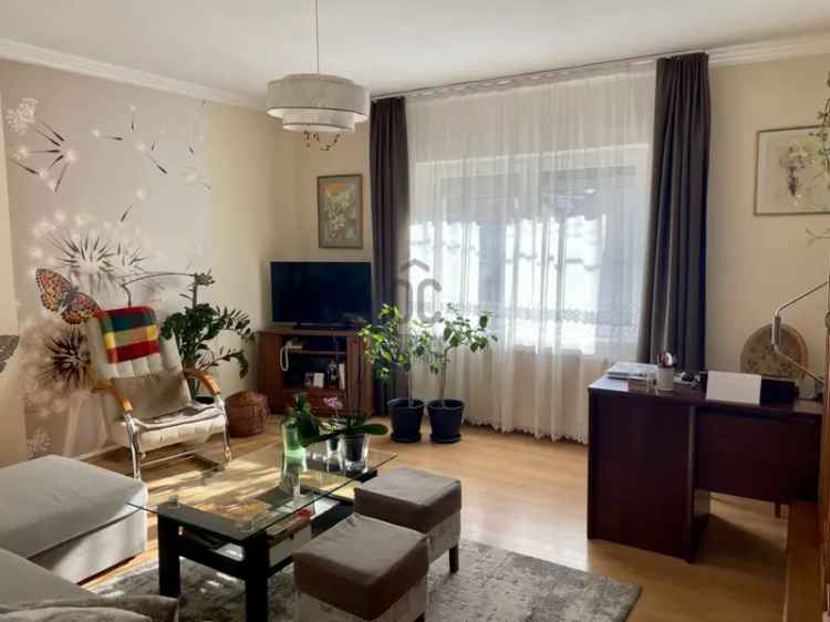 Ház Kiadó , Vasút utca, Szombathely, Dunántúl