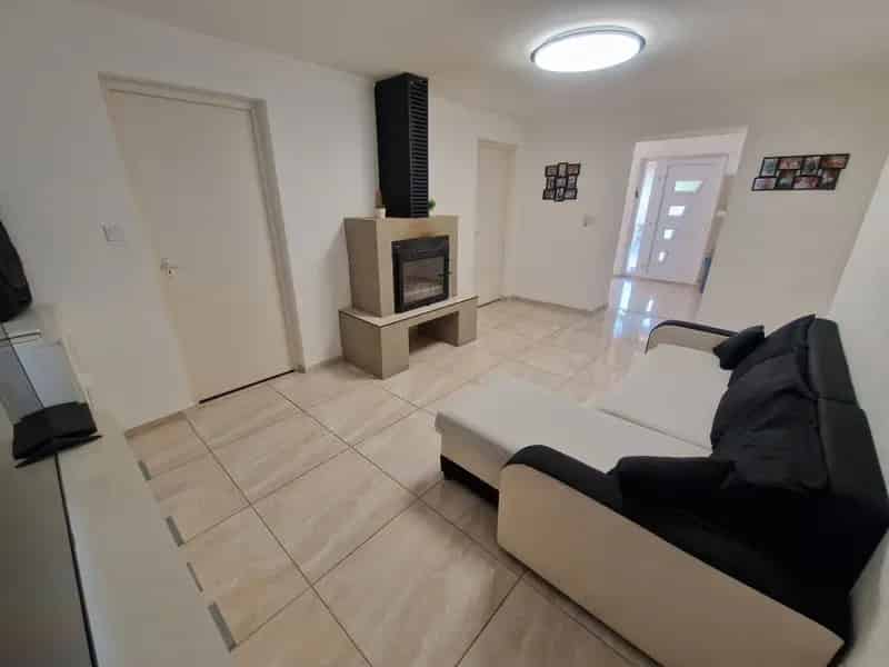 Ház Kiadó , Bajai járás, Alföld és Észak