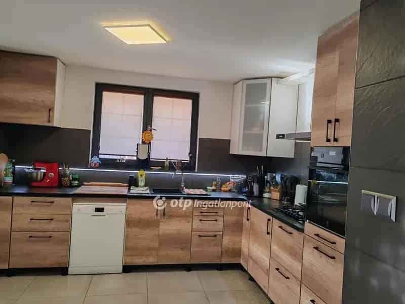 Ház Kiadó , Szigetszentmiklósi járás, Közép-Magyarország