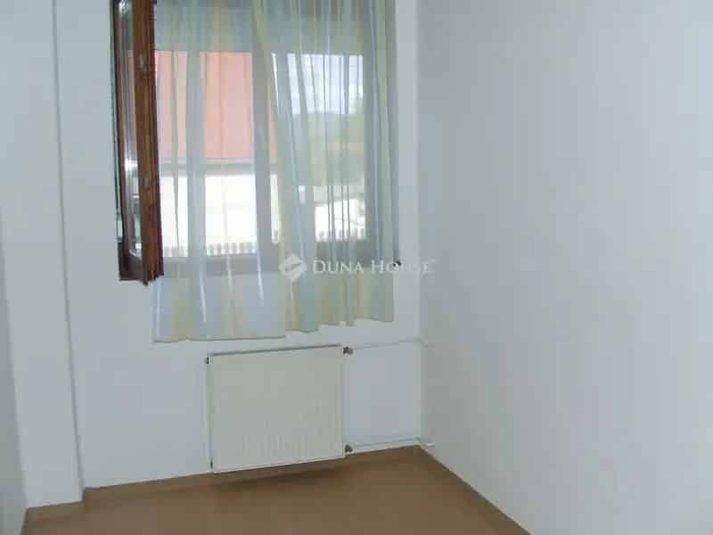 Téglaépítésű ház Pilismaróton - 51 m² - 734 m² telekkel