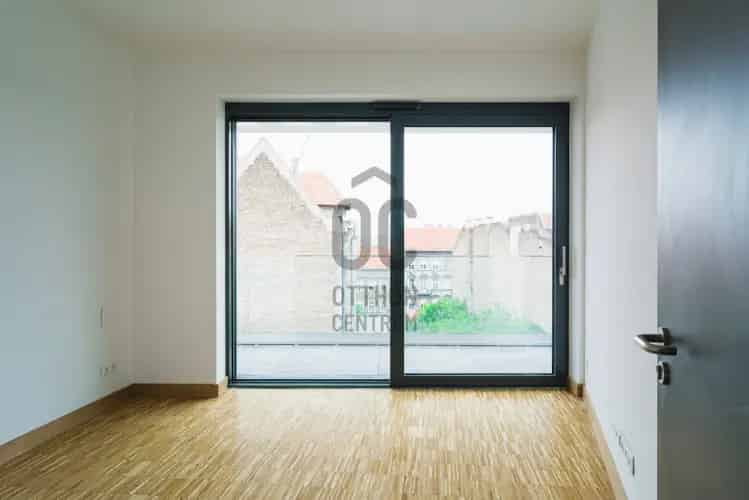Budapest VIII. kerületi kiadó kereskedelmi ingatlan, UZ015591