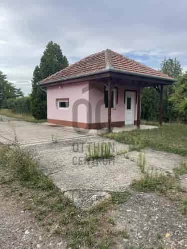 Kőröstetétleni eladó kereskedelmi ingatlan, UZ018764