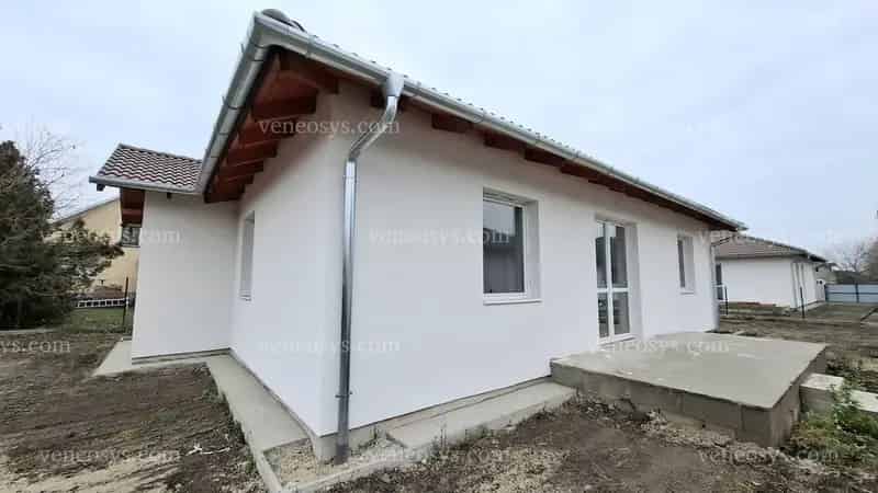 Kiskunlacházán 90 m2-es különálló családi ház 339 m2 telekkel Eladó!